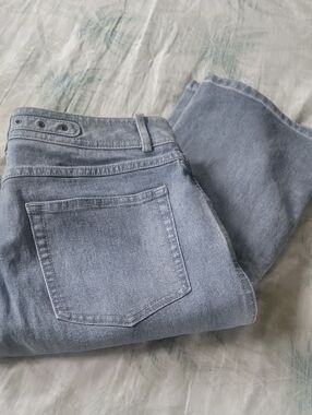 Ellie Tahari Women’s Light Blue Denim Boot Leg Jeans 6